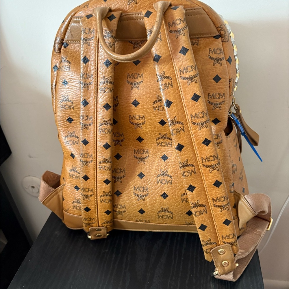 This is a LARGE MCM Bookbag, very very little signs of wear, almost brand new! - Picture 7 of 8